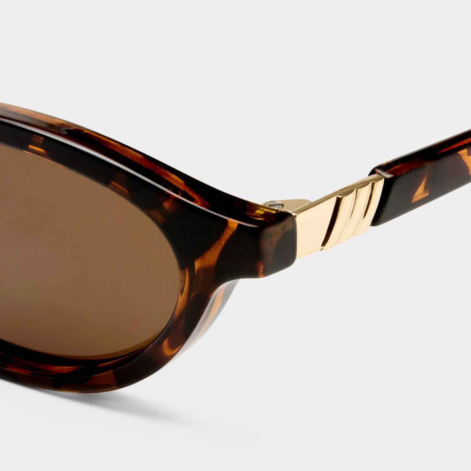 Le Specs Duskfall occhiali da sole tort ovali slim