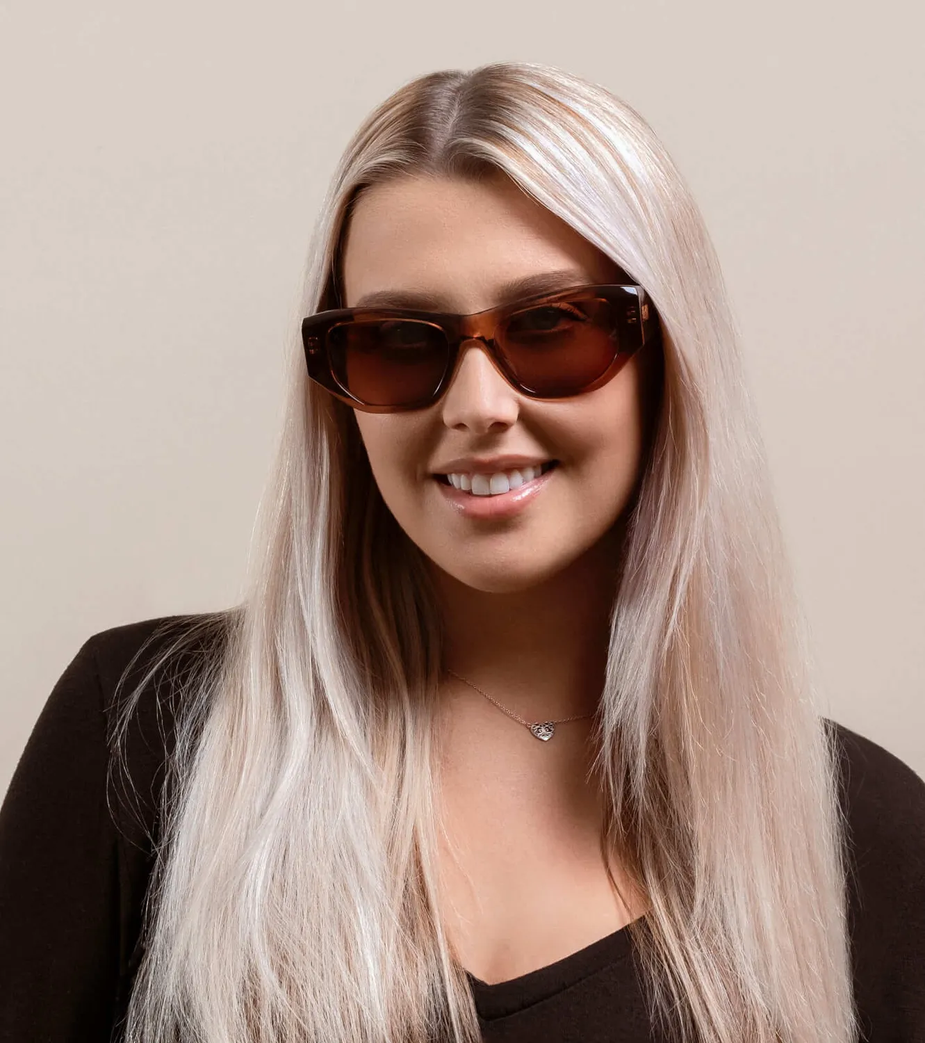 Raen Ynez occhiale da sole Allegra Teak 54 acetato