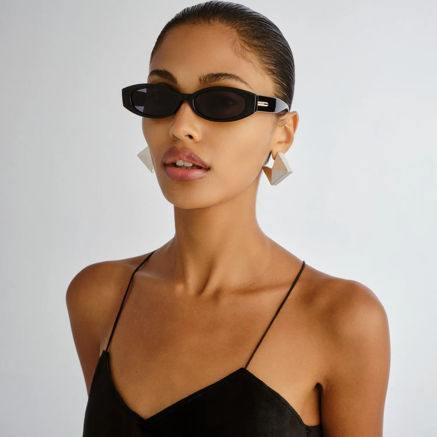 Le Specs Belladonna occhiali da sole ovali black smoke