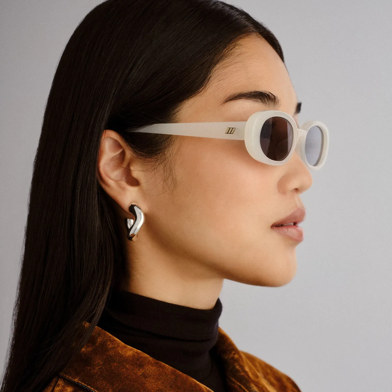 Le Specs Outta Love + occhiali da sole milk ovali