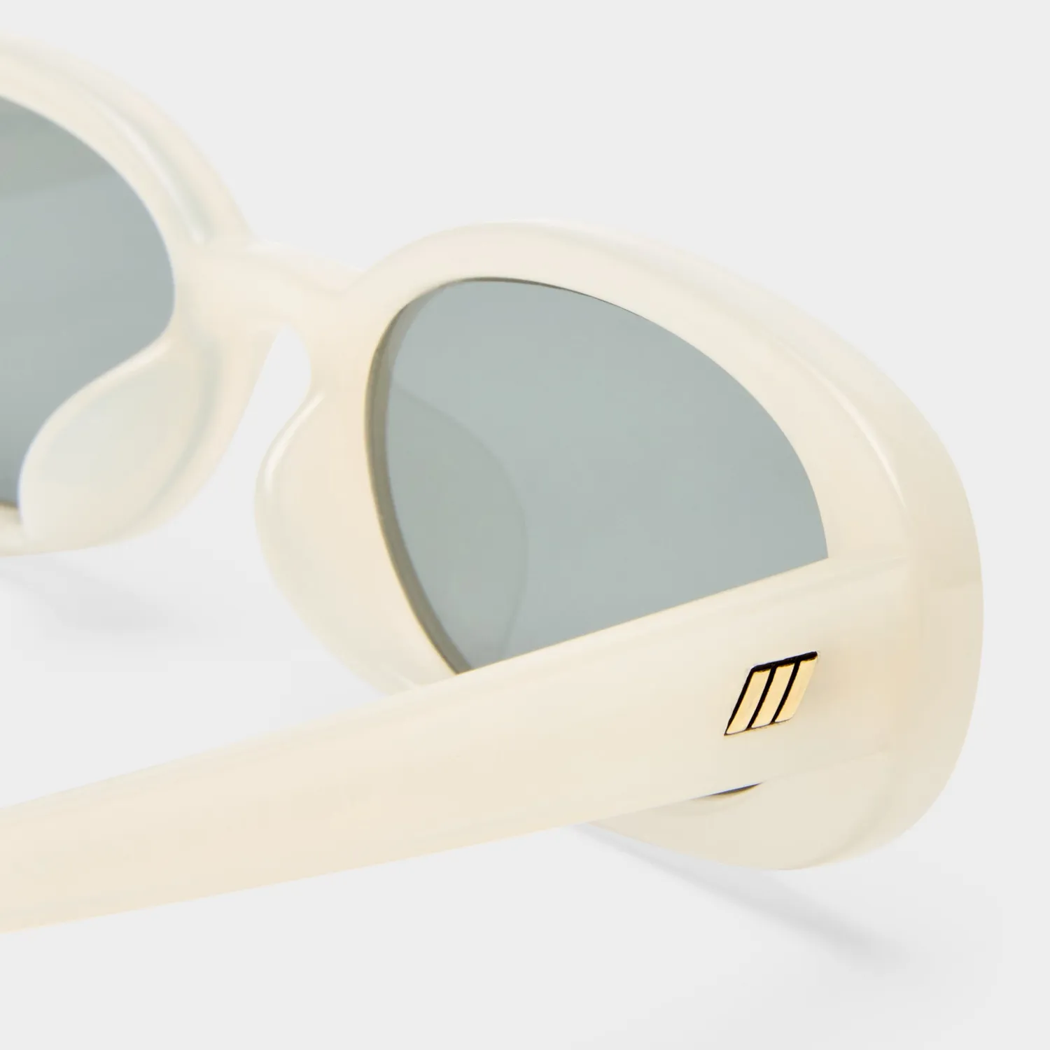 Le Specs Outta Love + occhiali da sole milk ovali