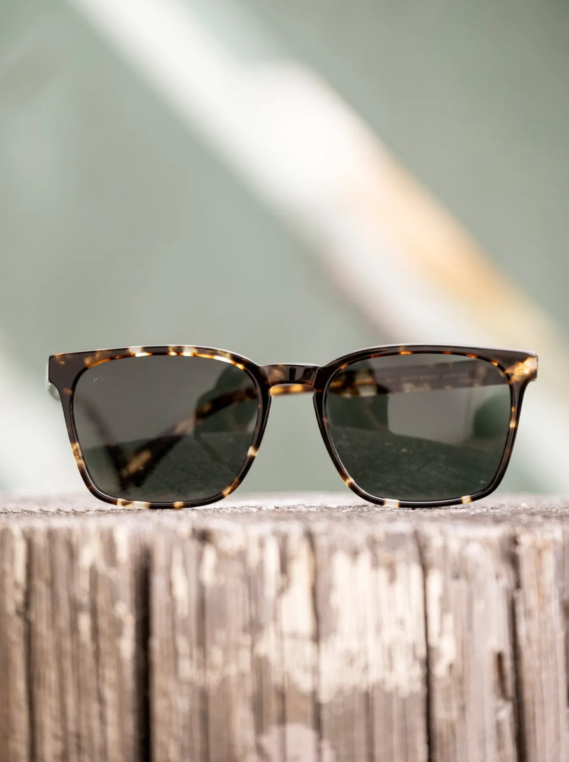 Raen Pierce Black Smoke 55 occhiale da sole squadrato