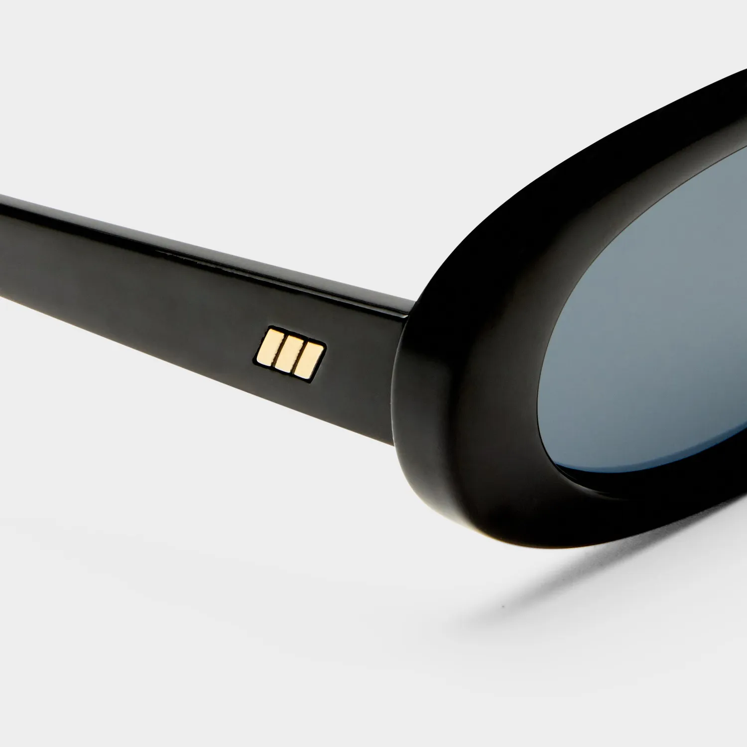 Le Specs Outta Love + occhiali da sole nero ovali