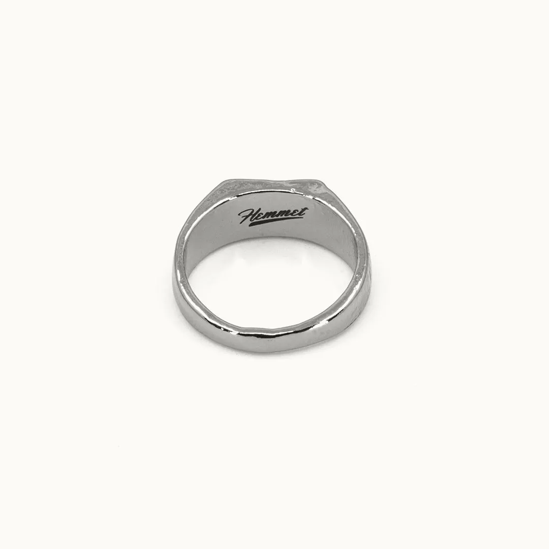 Hemmet Principle Hammered Square anello oro giallo martellato